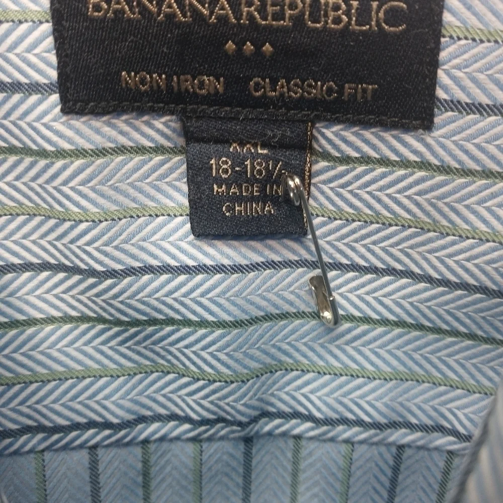 Banana Republic men's long sleeve button front cot